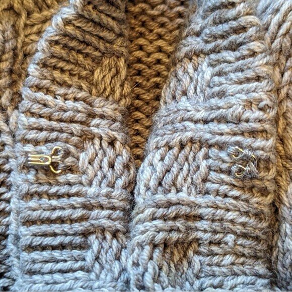 DKNY Gray Cable Knit Open Clasp Long Sleeveless Cardigan Sweater Vest Size XS - Picture 3 of 7